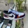 NIKE JORDEN WHITE AND BLACK