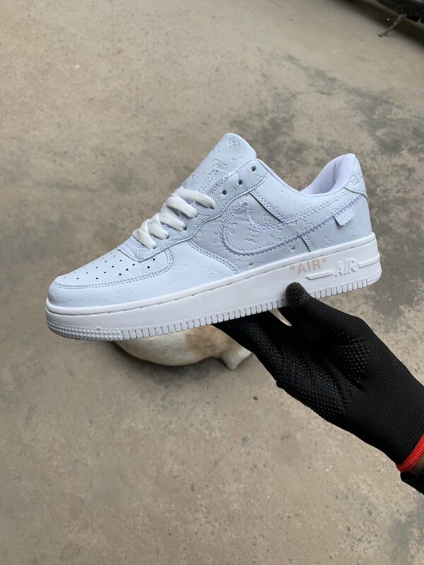 NIKE AIRFORCE 1 MODEL ON SALE