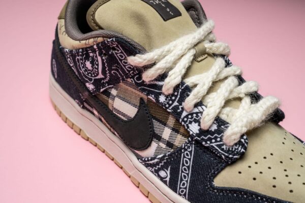 FIRST COPY NIKE SB DUNK LOW X TRAVIS SCOTT BANDHANA - Image 4