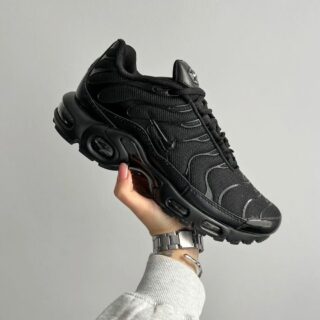 FIRST COPY NIKE AIRMAX PLUS TRIPLE BLACK