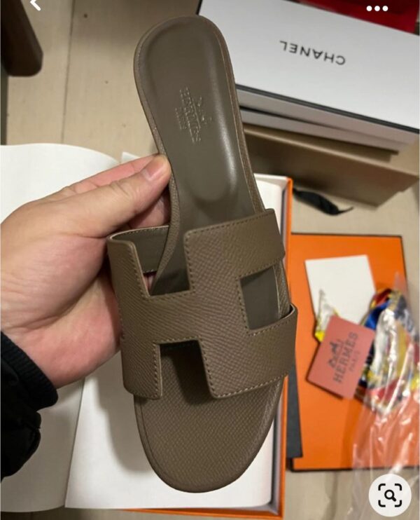 FIRST COPY Hermes Oran Flats in Stock - Image 2