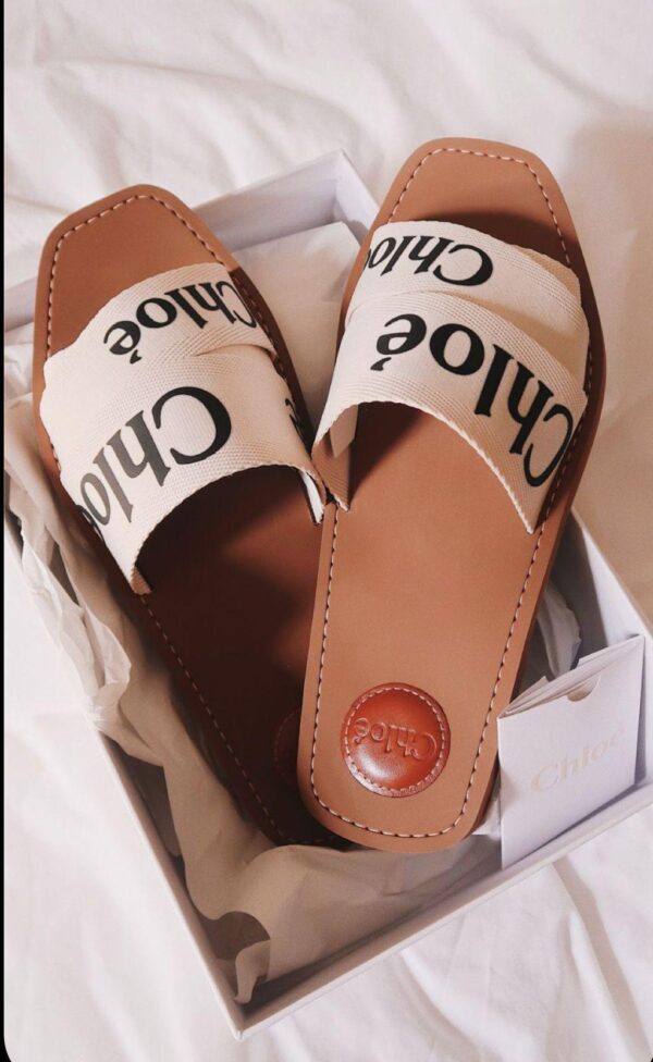 FIRST COPY Chloé Signature Flats