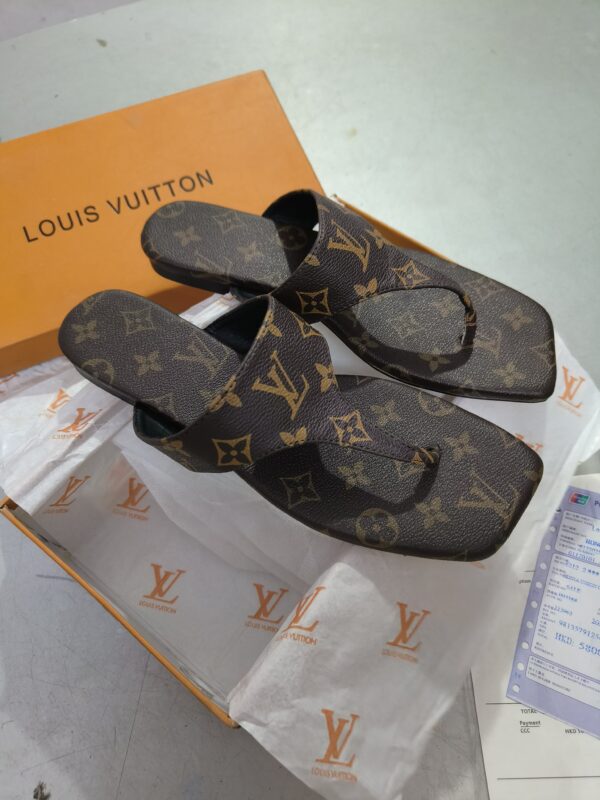 FIRST COPY Louis Vuitton Flats