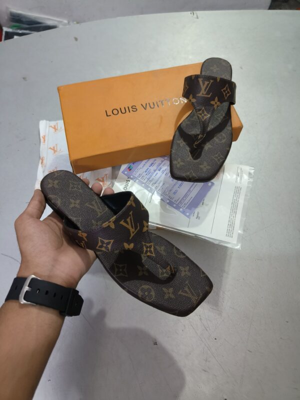 FIRST COPY Louis Vuitton Flats - Image 2