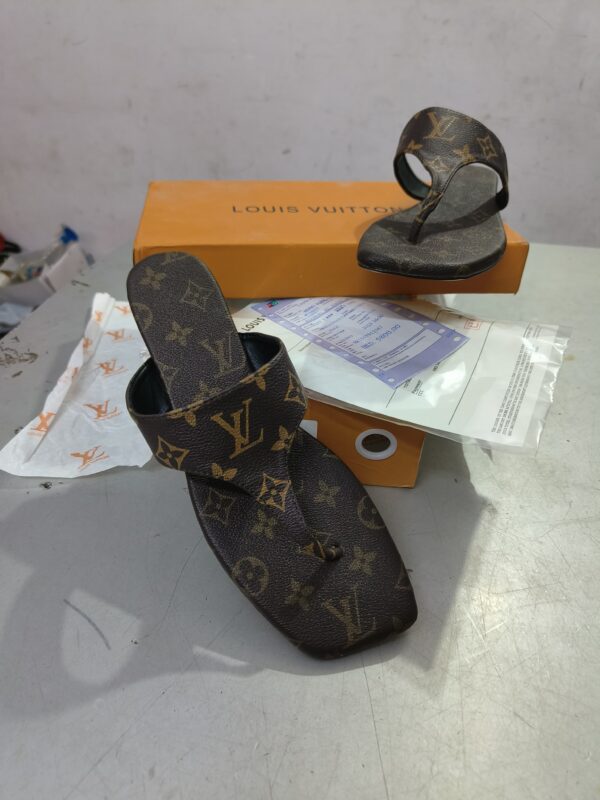 FIRST COPY Louis Vuitton Flats - Image 3