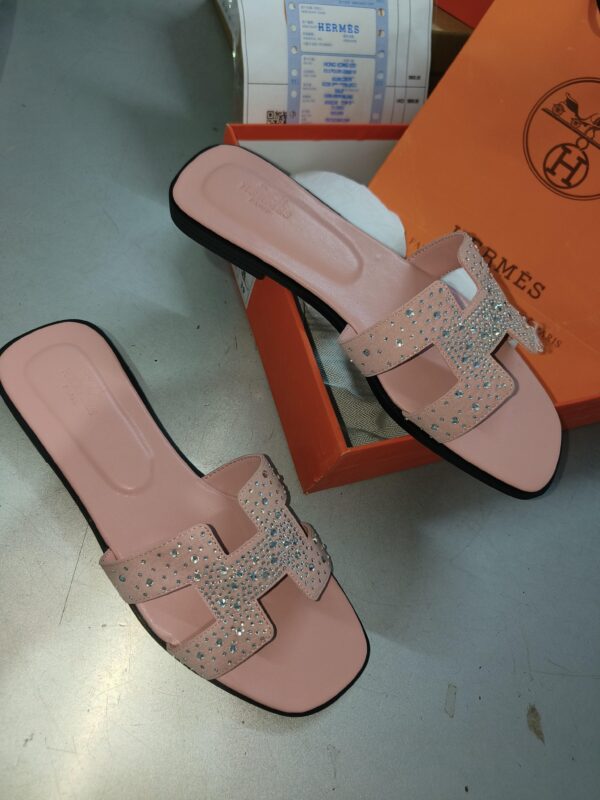 First Copy Hermes Pink Drill Diamonds – Luxury Elegance in Every Detail - Image 2
