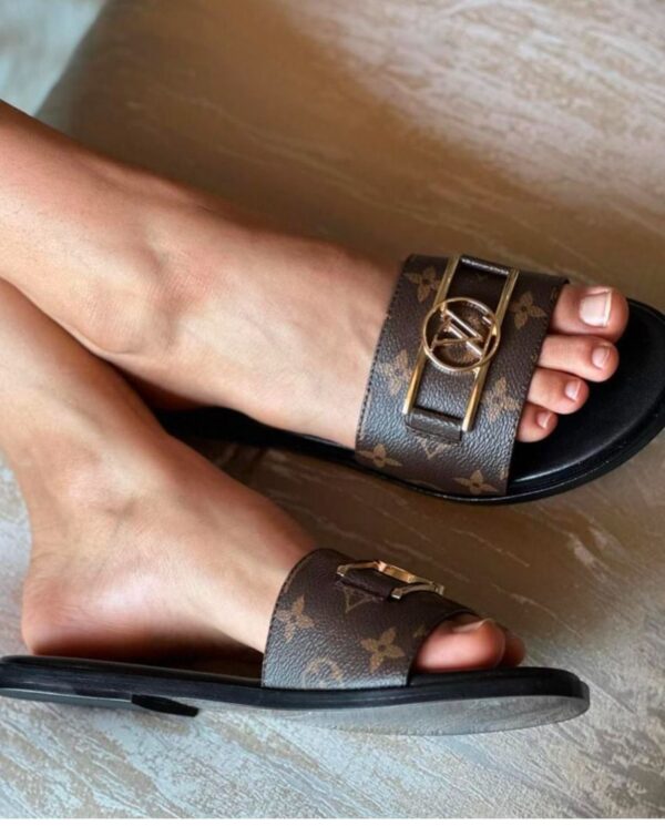First Copy Louis Vuitton Luxury Slides – Premium Comfort & Style (In Stock) - Image 4