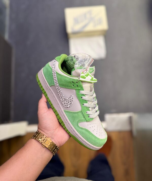 First Copy Nike SB Dunk Chlorophyll 2025 – Premium Streetwear Skate Sneakers - Image 4