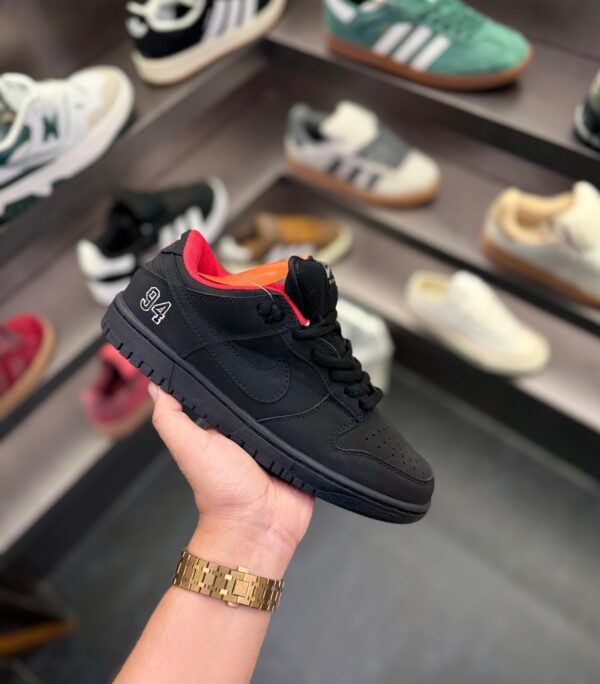 First Copy Nike SB Dunk Supreme Bred Black Red 2025 - Image 4