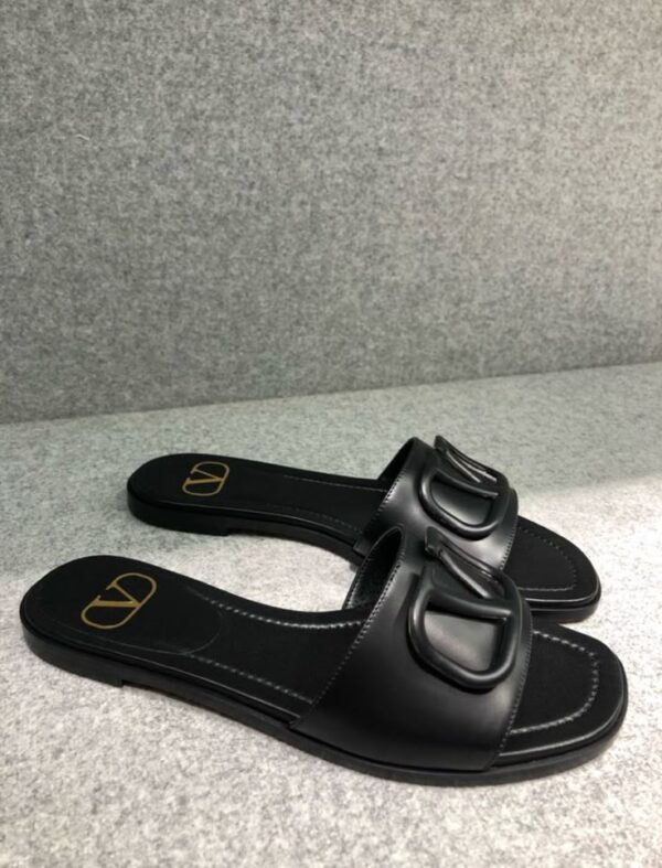 First Copy Valentino Slides – Luxury Designer-Inspired Comfort & Style