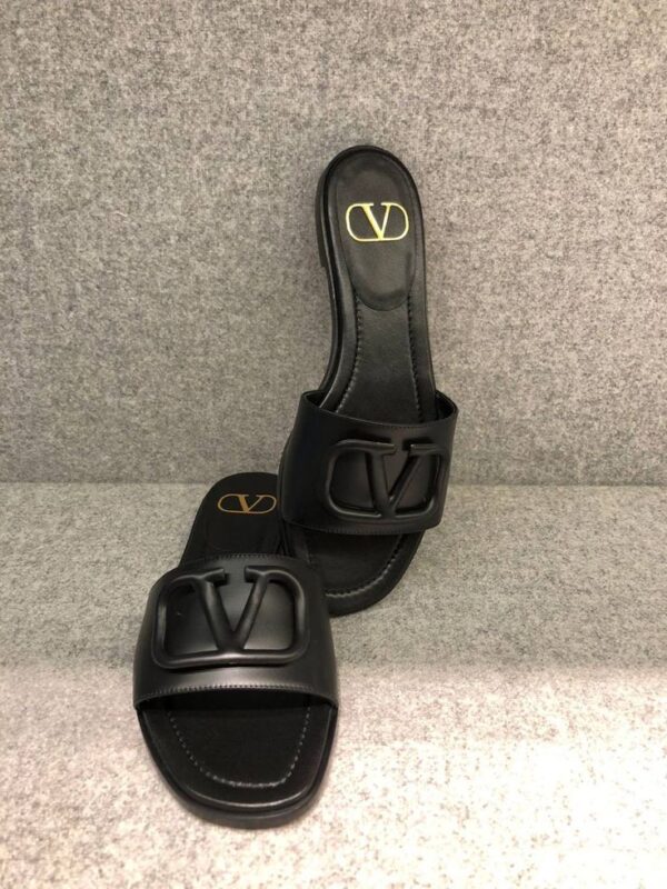 First Copy Valentino Slides – Luxury Designer-Inspired Comfort & Style - Image 2
