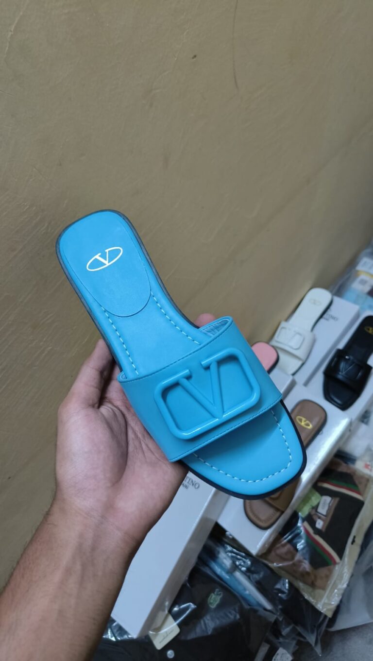 First Copy Valentino Slides (4)