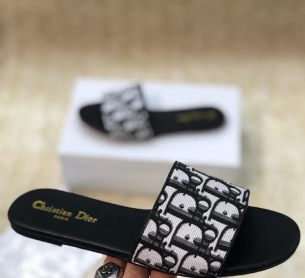 FIRST COPY CHRISTIAN DIOR SANDALS FOR WOMAN - Image 2
