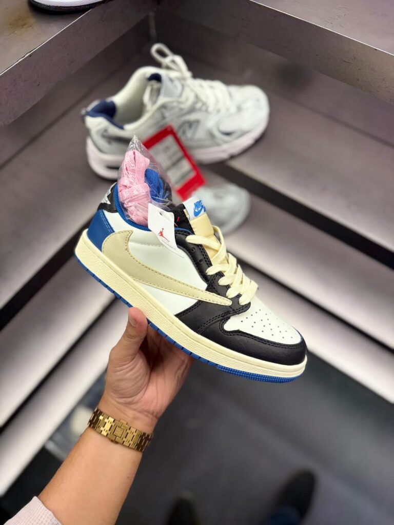 First Copy Air Jordan Retro 1 Travis Scott x Fragment (4)