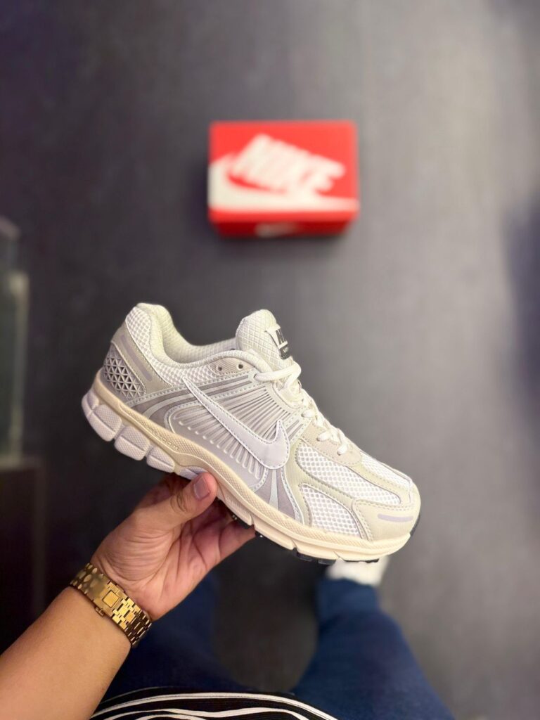 First Copy Nike Zoom Vomero Platinum (1)